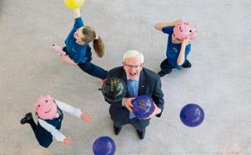 Launching The Pig Parade at LSAD with Prof Vincent Cunnane, President LIT were Gaelscoil Sairseal pupils, Millie O'Sullivan, Kerry Nolan and Jessica Nolan Picture: Alan Place
