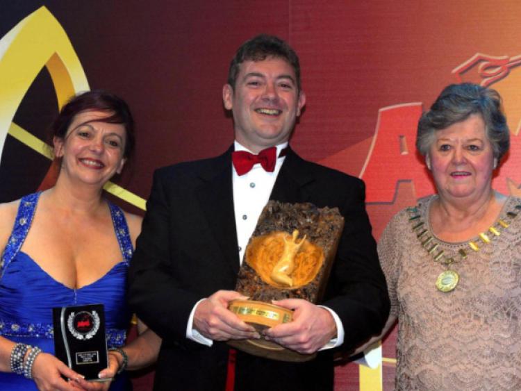 Martin McNelis, Limerick Musical Society,  receives his trophy from Olive Melville, President and Majella Flanagan, Vice-President of AIMS