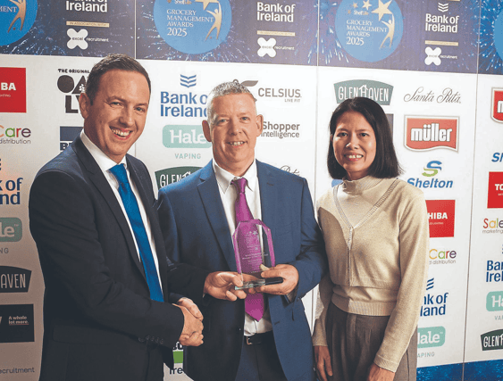 Owen Clifford, Head of Retail, Bank of Ireland (sponsor) presents the Small Supermarket Manager of the Year award to Damien White, of EUROSPAR Rathkeale, pictured with Laddawan Khamenjan White