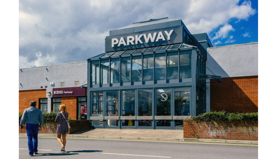 The well-known Irish book store and chain of coffeehouses will open soon in Parkway Shopping Centre