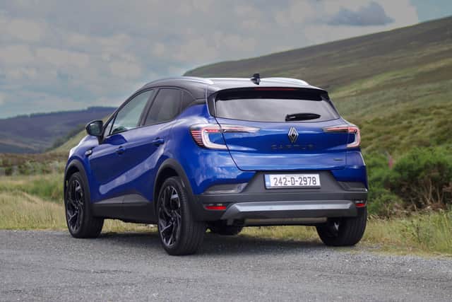 Features included a very good reversing camera, front and rear parking sensors with flank protection, Hill start assist, but not a very good blind spot monitoring system. However, the car comes with 28 new-generation driving aids for safety, driving and parking. 