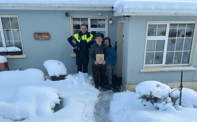 Garda John Clifford delivers medicine to the Faviers in a rural part of Doon