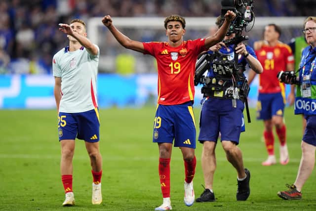 “We saw a touch of genius,” said De la Fuente. “We all know the footballer he is and we all need to take care of him.