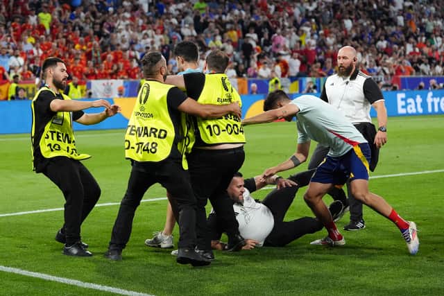 The 31-year-old was seen clutching his right knee after the collision and will be assessed.