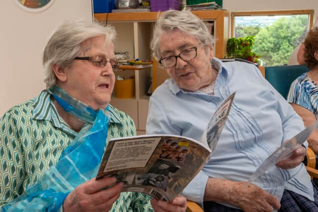 Funded by Cork City Council, 10 different “memory tool kits” contain 20 old photographs of the city from the 1950s-1970s, 15 CDs featuring music residents would be likely to have listened to in their youth, as well as dementia-friendly books and a jigsaw.