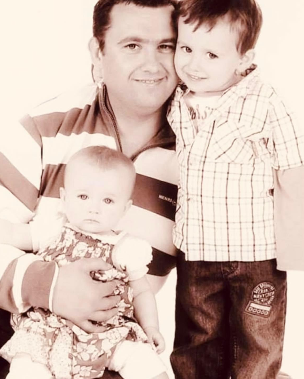 Jason Corbett with his beloved children Jack and Sarah in a photo shared with the social media posts
