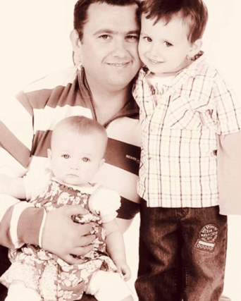 Jason Corbett with his beloved children Jack and Sarah in a photo shared with the social media posts