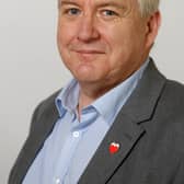 “We need a full ban on all e-cigarettes flavours, except tobacco, and a complete prohibition of all forms of advertising, including online influencers promoting vaping products,” Chris Macey, Director of Advocacy and Patient Support with the Irish Heart Foundation said.