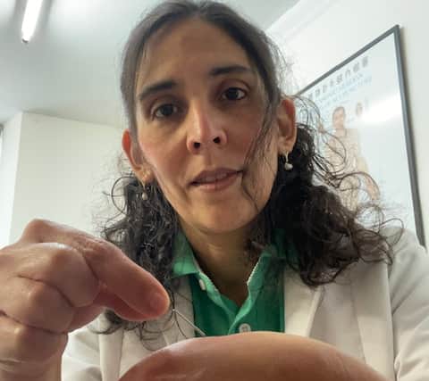 For this reason, acupuncture is an alternative for pain relief. We expect a pain reduction of up to 70% after the first consultation. With further sessions, the pain will disappear. The number of sessions differs from person to person. For people suffering from chronic pain, more sessions will be needed to help the body self-heal. 