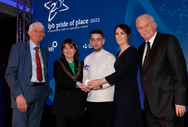 Pride of Place Chairman Tom Dowling, Dublin Lord Mayor Caroline Conroy, youth workers at the West End Youth Centre, Evan O’Grady and Melissa Keanes with RTE’s Marty Whelan