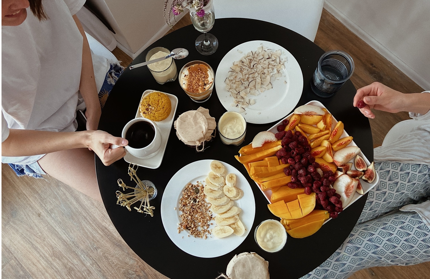 Caring is sharing, so why not order a light salad for appetizer and split your main meal with someone | Picture: Pexels