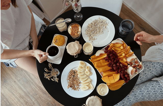 Caring is sharing, so why not order a light salad for appetizer and split your main meal with someone | Picture: Pexels