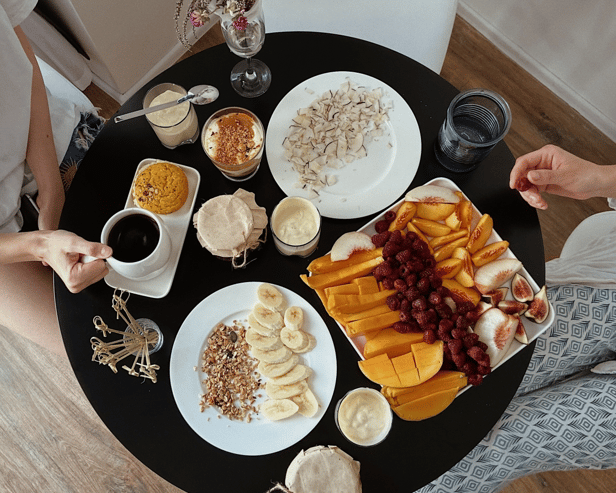 Caring is sharing, so why not order a light salad for appetizer and split your main meal with someone | Picture: Pexels