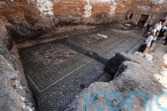 Archaeologists dig up Roman mosaic