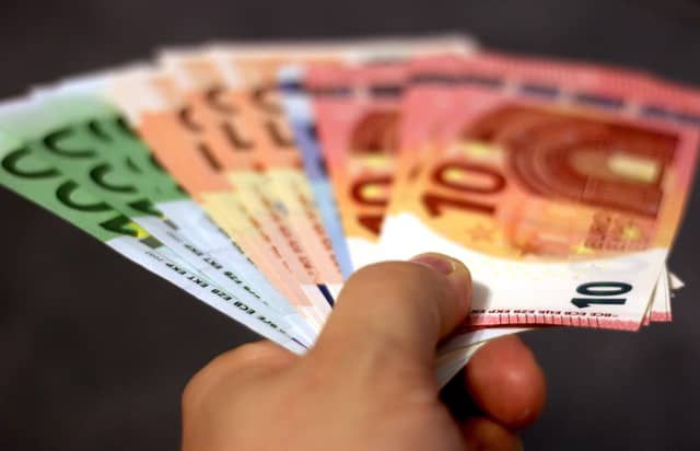 The woman stole banks notes from a man who was helping out
