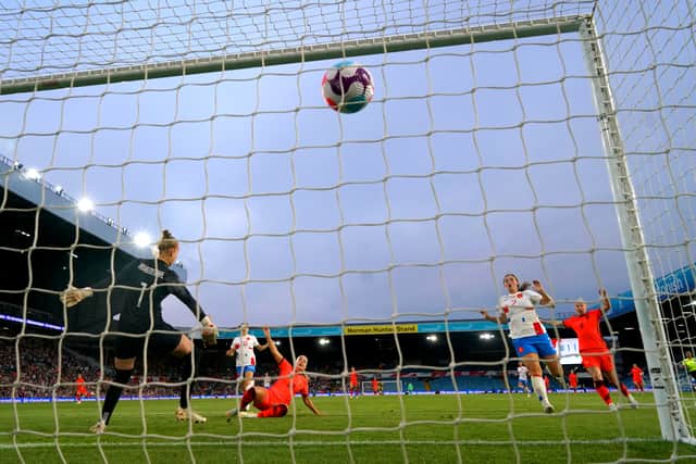 Soon after, a miscued Millie Bright pass led to a corner for the Netherlands and the resulting delivery from Spitse was headed by Martens past Earps to put the Netherlands in front on 22 minutes.