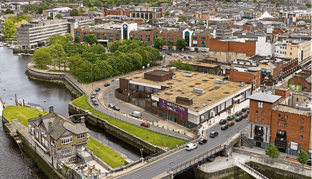The first students from UL attended classes at the Sarsfield Street site today.