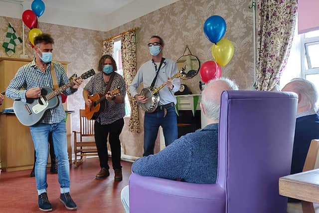 But rather than the musicians just coming to play a particular set, the music was tailored to the specific audience, who were key to leading each music visit as an active participant. 