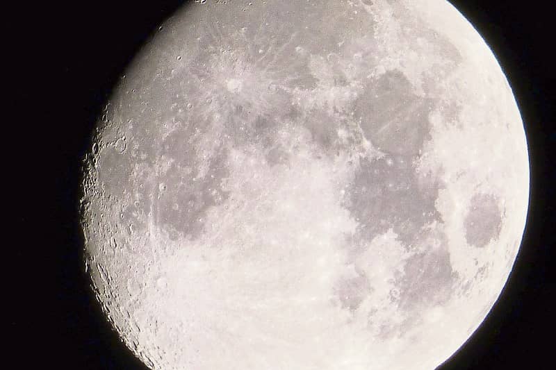 On March 5 the growing moon (gibbous moon) will be located close to the twin stars in the constellation Gemini Picture: Pixabay