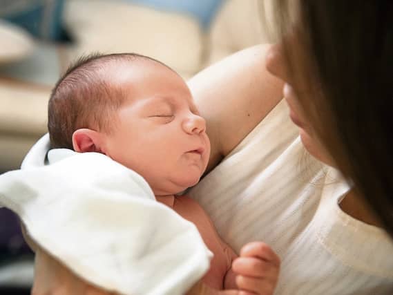 What financial support is a single parent living alone entitled to?