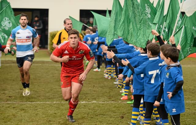 Ian Keatley in action against Benetton Treviso