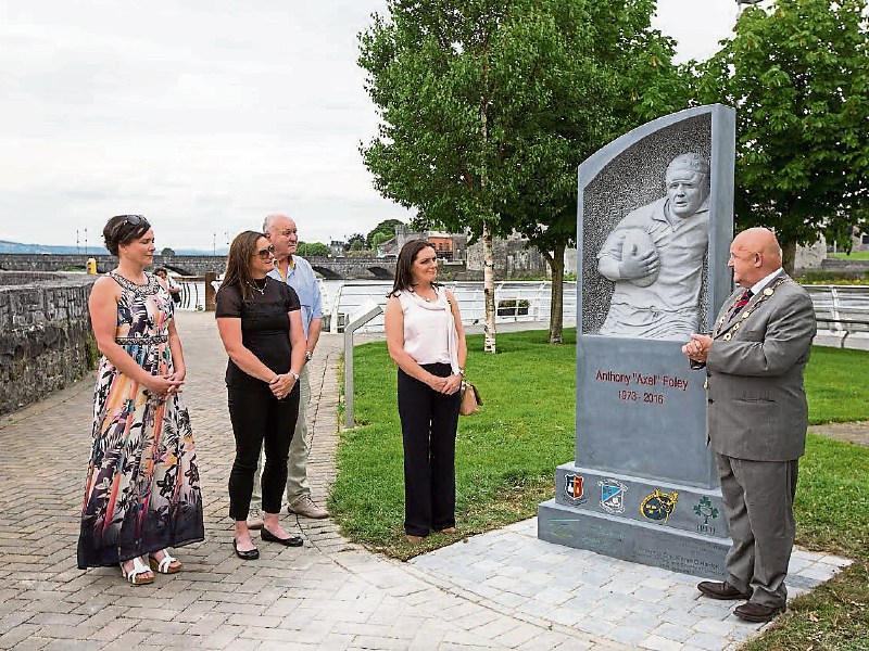 Mayor of Limerick Kieran O'Hanlon unveils the memorial with Orla Foley, Rosie Foley, Brendan Foley and Olive Foley Picture: Sean Curtin