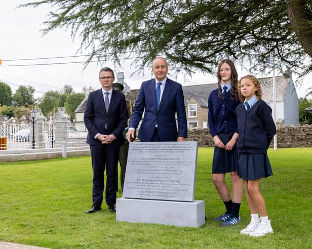 Sixth class students Sadie Scollard and Amelia Nix unveiling the plaque with An Taoiseach Micheál Martin TD and Minister O'Donovan