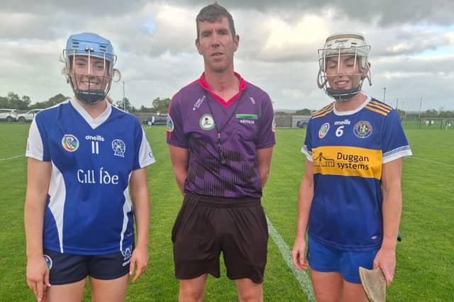 Killeedy Captain Aislinn O'Callaghan, referee John O’Donnell with Patrickswell captain Sarah Carey