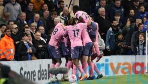 Late Ellis Simms goal earns Everton a point and checks Chelsea’s progress
