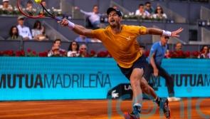 Andy Murray moves into quarter-finals in France