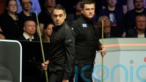 Ronnie O’Sullivan closes in on World Championship quarter-final spot