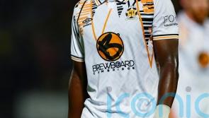Sullay Kaikai’s late header earns 10-man Cambridge draw with Bolton