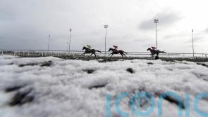 Plummeting temperatures force abandonment of Lanzarote card at Kempton