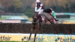 Salver serves up strong staying performance at Sandown