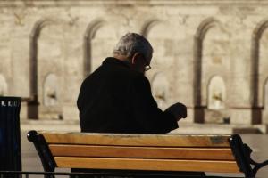 Limerick man, whose sister was murdered, robs  90-year-old victim waiting for bus