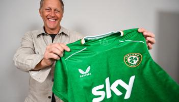 'We signed a dentist' - Fans divided as FAI announce shock new Ireland manager