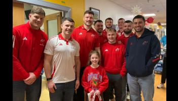 Munster rugby stars deliver festive joy to children at University Hospital Limerick