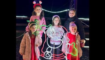PICTURES: Coolruss Christmas Lights