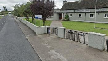 Concerned parents warn of &lsquo;dangerous road&rsquo; outside Limerick school as funding is sought
