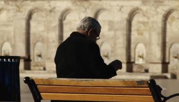 Limerick man, whose sister was murdered, robs 90-year-old victim waiting for bus