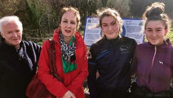 Dee Dennison, Abbeyfeale Men’s Shed, Zara O’Driscoll, West Limerick Tourism and Hazel and Ella FitzGerald at the heritage plaque unveiling at Purt Castle