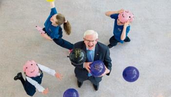 Launching The Pig Parade at LSAD with Prof Vincent Cunnane, President LIT were Gaelscoil Sairseal pupils, Millie O'Sullivan, Kerry Nolan and Jessica Nolan Picture: Alan Place