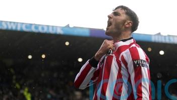 Sheffield United cruise to New Year&rsquo;s Day victory over Leicester