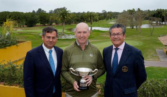 Ryanair reunite Irish golfer with trophy left at boarding gate due to baggage rules
