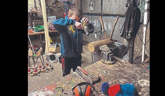 Kind-hearted duo welcome two new arrivals to their wooden reindeer herd!