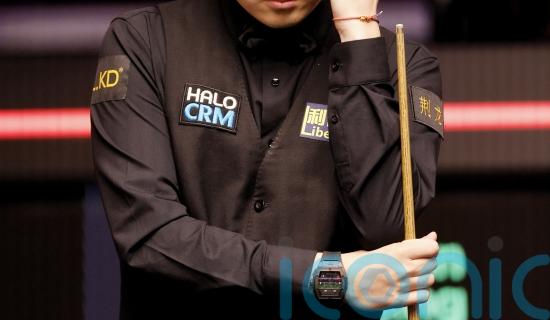 Zhao Xintong kicks off World Championship defence by edging past Liam Highfield