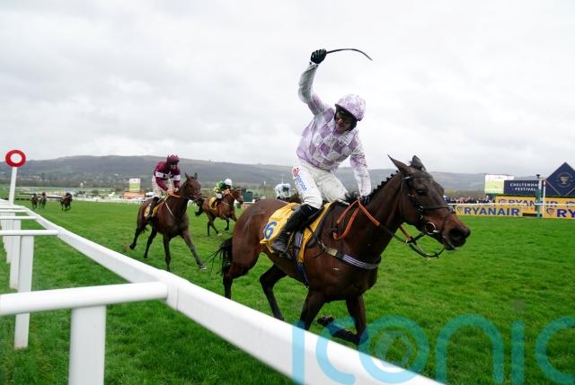 Un as de oro en la forma de Imperius en su regreso a Cheltenham