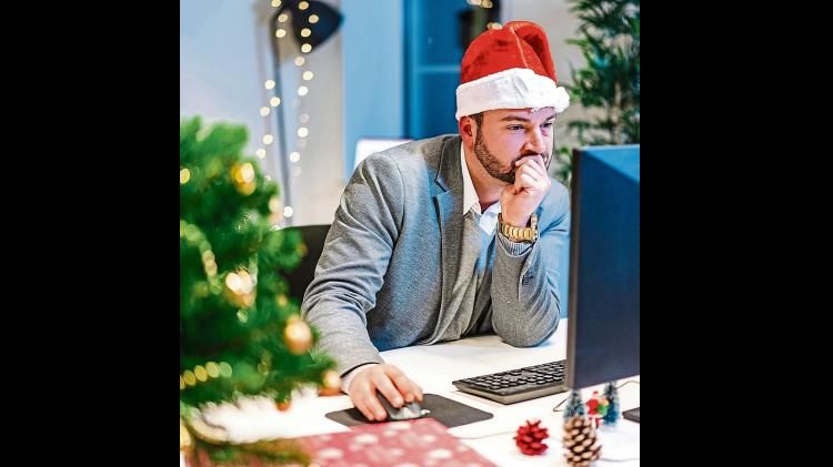 End of year bonus: How much should you save or spend?