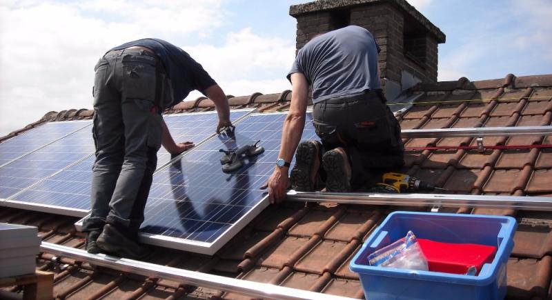 The benefits of availing of grant to install solar panels at home
