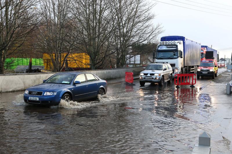 'Flooding risk' as Met Éireann issues urgent weather warnings 